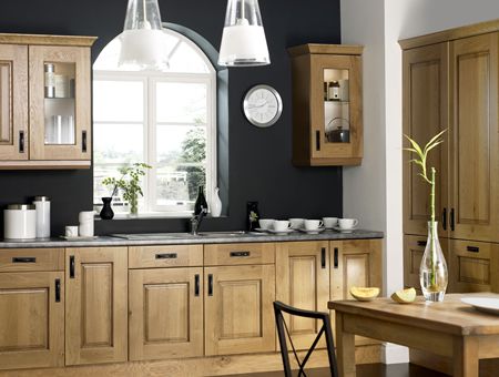 Tölgy fa konyha ajtófront,klasszikus konyhabútor és rusztikus konyhabútor egyedi gyártásban méretre tervezéssel.